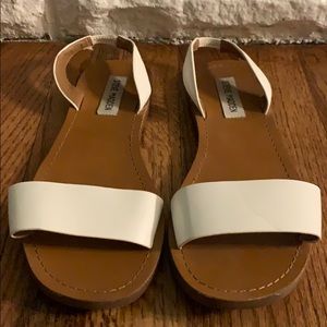 Steve Madden White and Tan Flat Sandals